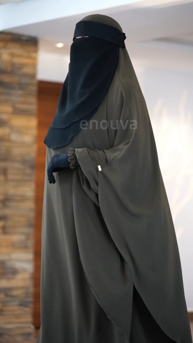 جلباب شرعي قطعتين بذوقٍ رفيع المستوى