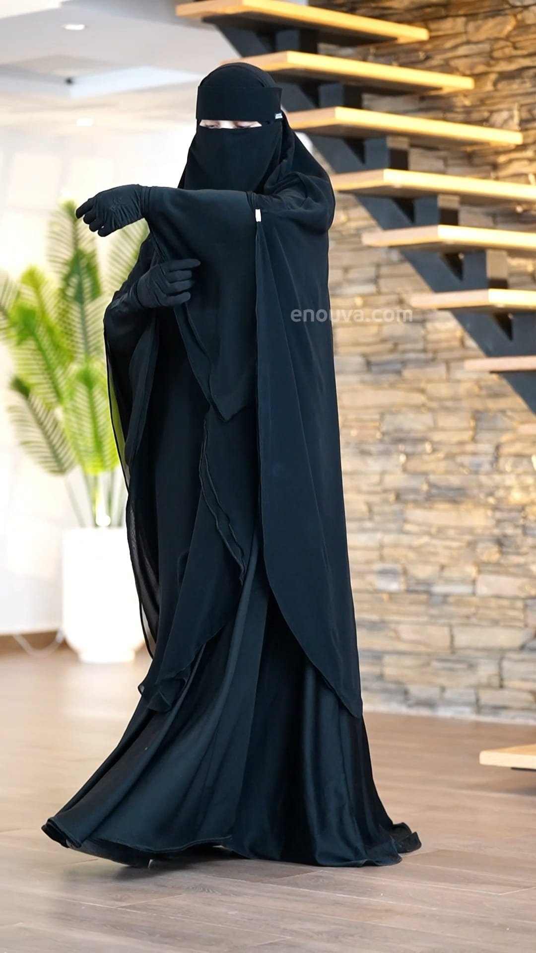 اسدال بطبقتين متناغمتين بفخامة اللون الأسود. - الصورة 2