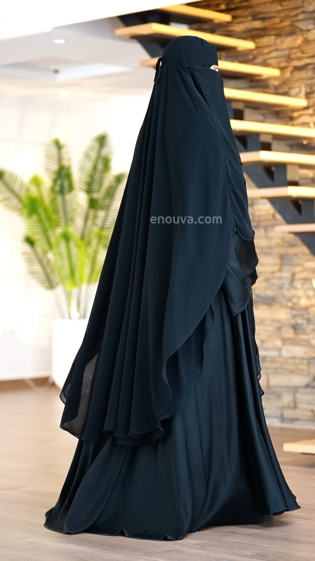 اسدال بطبقتين متناغمتين بفخامة اللون الأسود. - الصورة 4