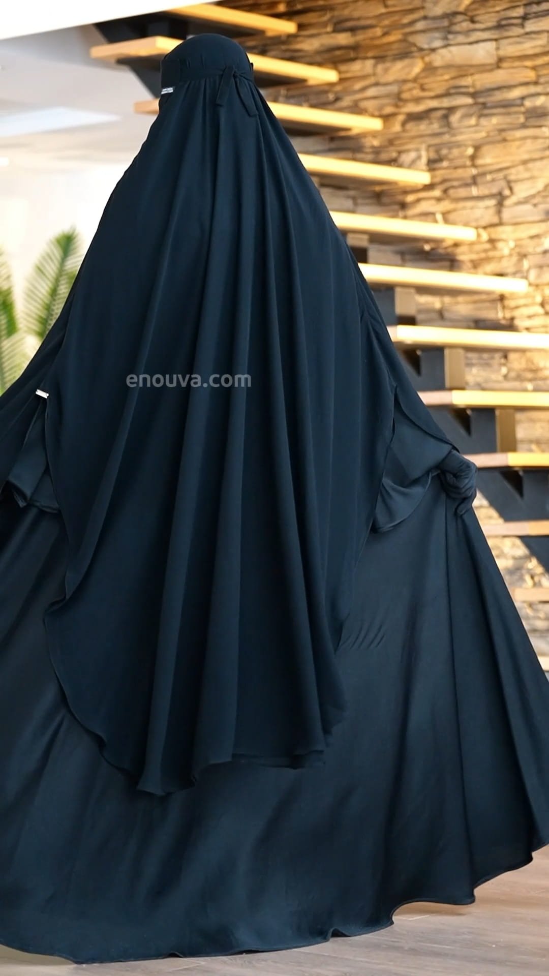 اسدال بطبقتين متناغمتين بفخامة اللون الأسود. - الصورة 5