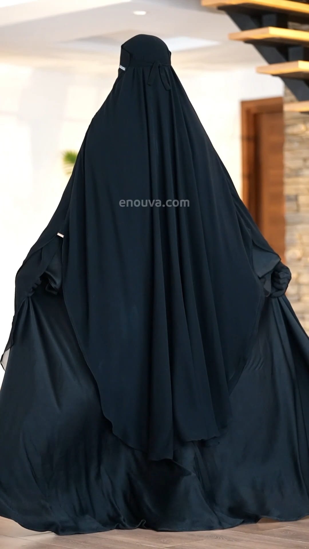 اسدال بطبقتين متناغمتين بفخامة اللون الأسود. - الصورة 6